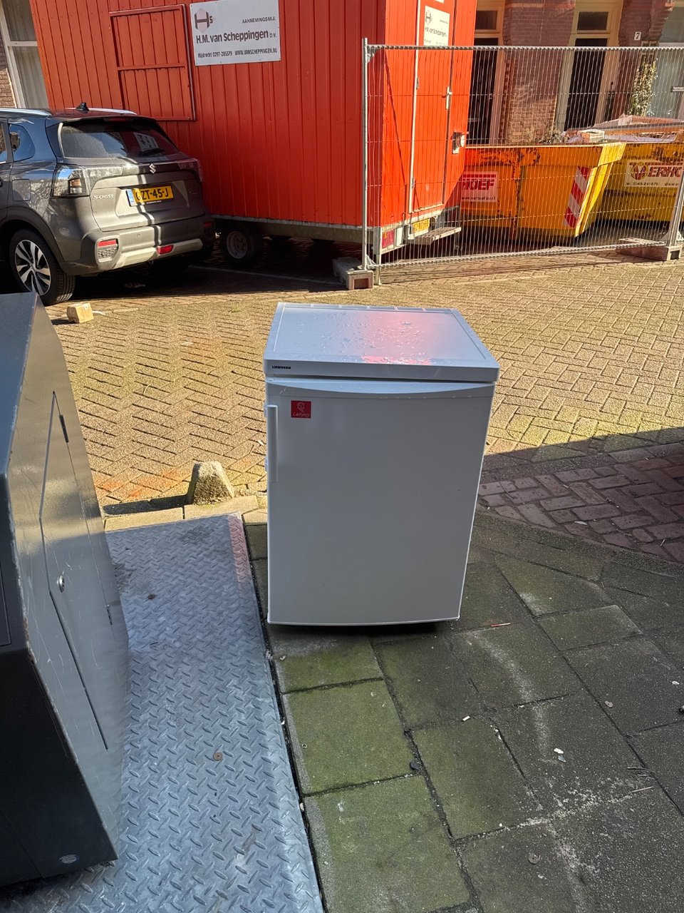 Fridge, dont know if it works.