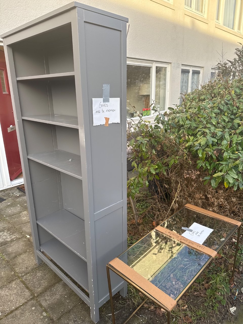 Grey closet + coffee table glass / gold colour frame