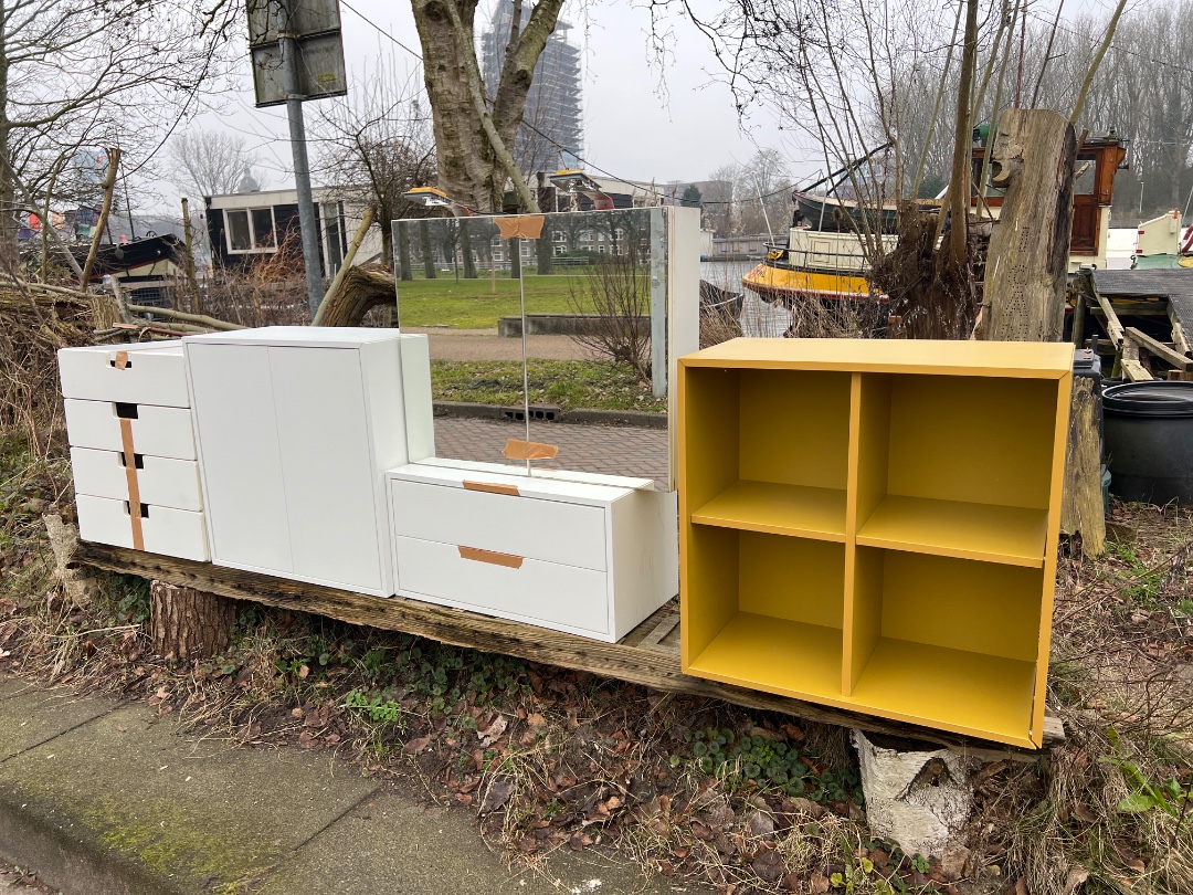 Various good quality Ikea furniture and bathroom mirror closed.