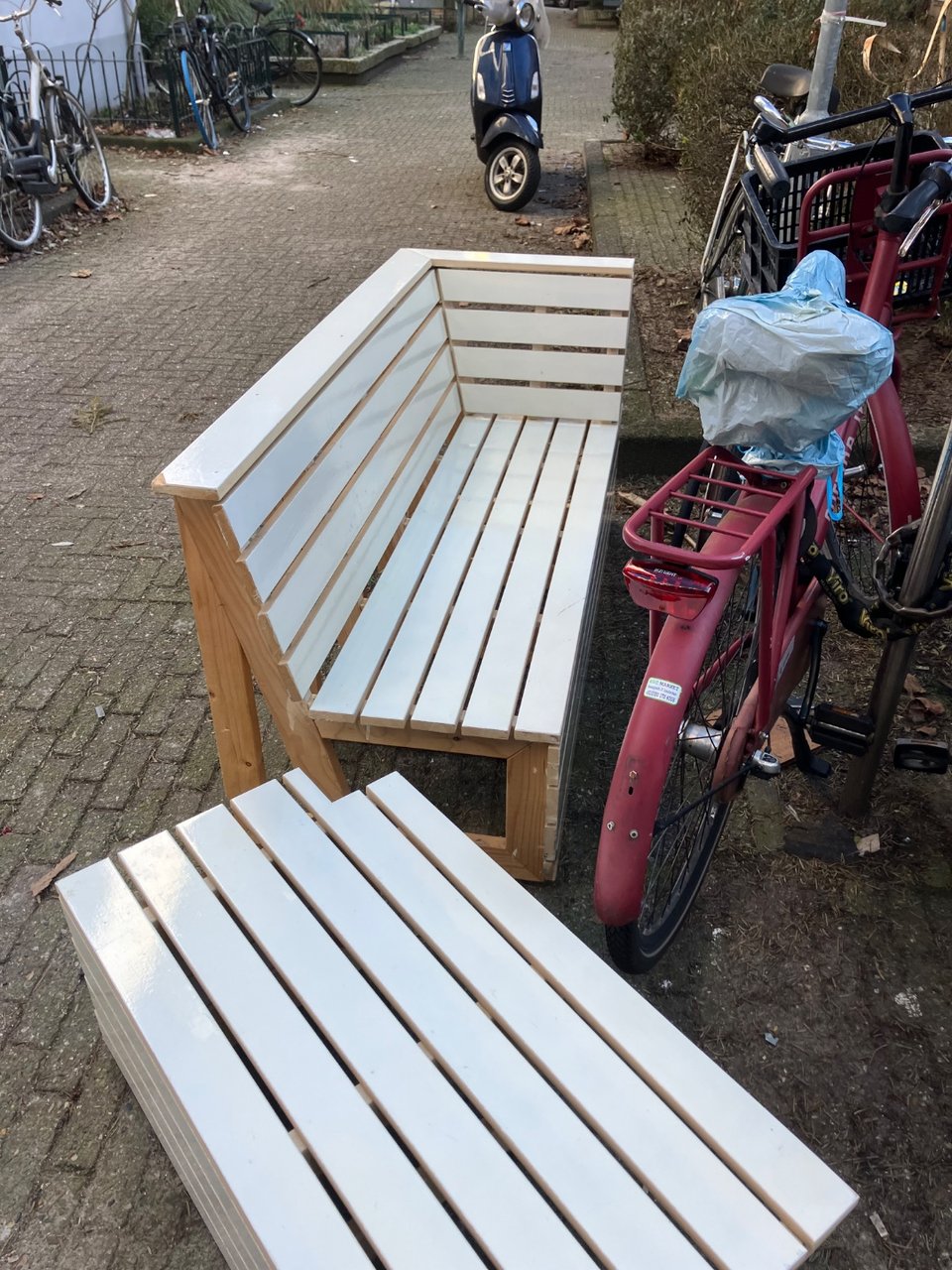 Hoekbank zitje voor bijv. balkon. Heel sterk en kwalitatief, zwaar. Met kussens voor buiten