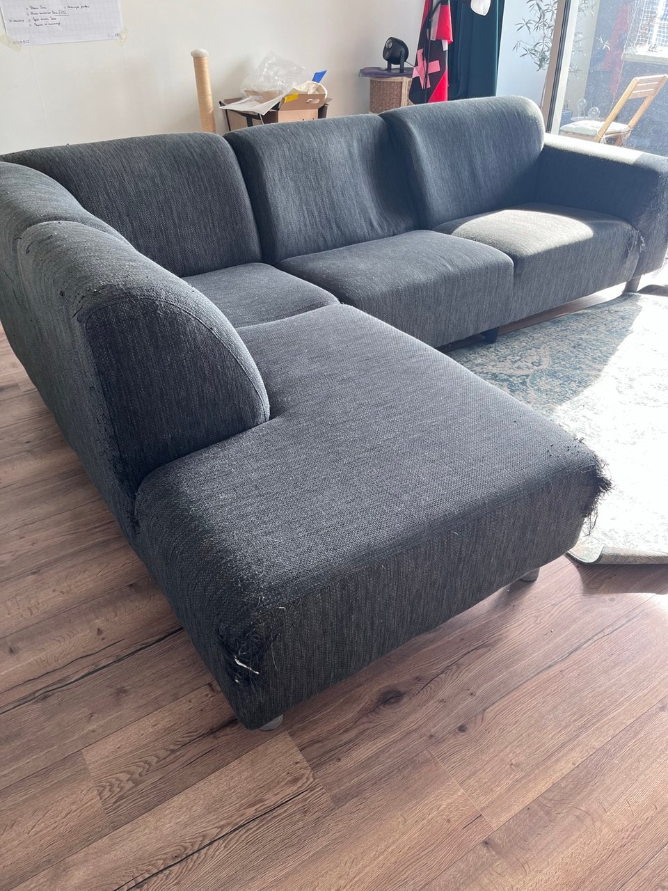 Free sofa. Whatsup +31 6 21 38 20 99