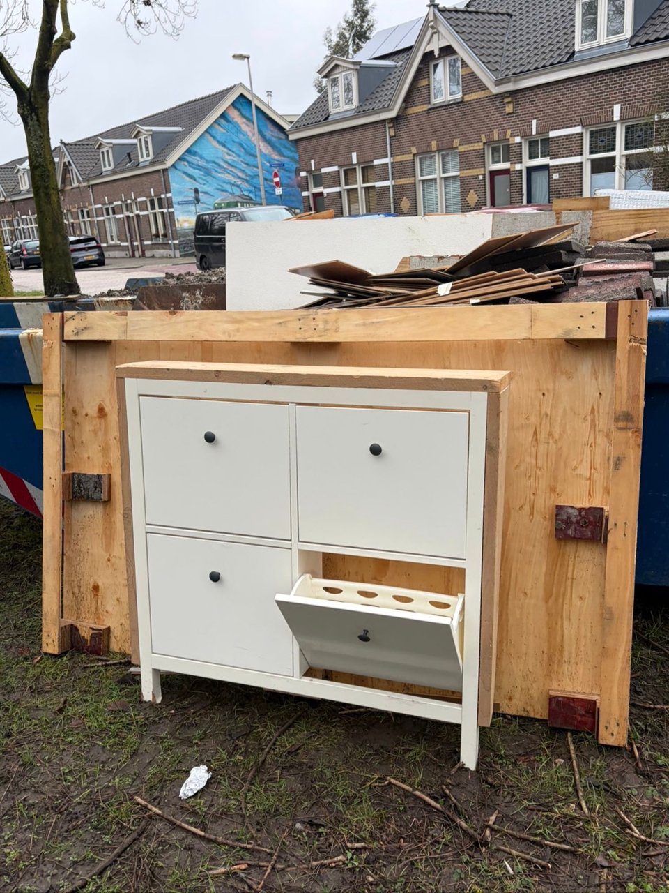 Looks to be an IKEA hemnes shoe cabinet