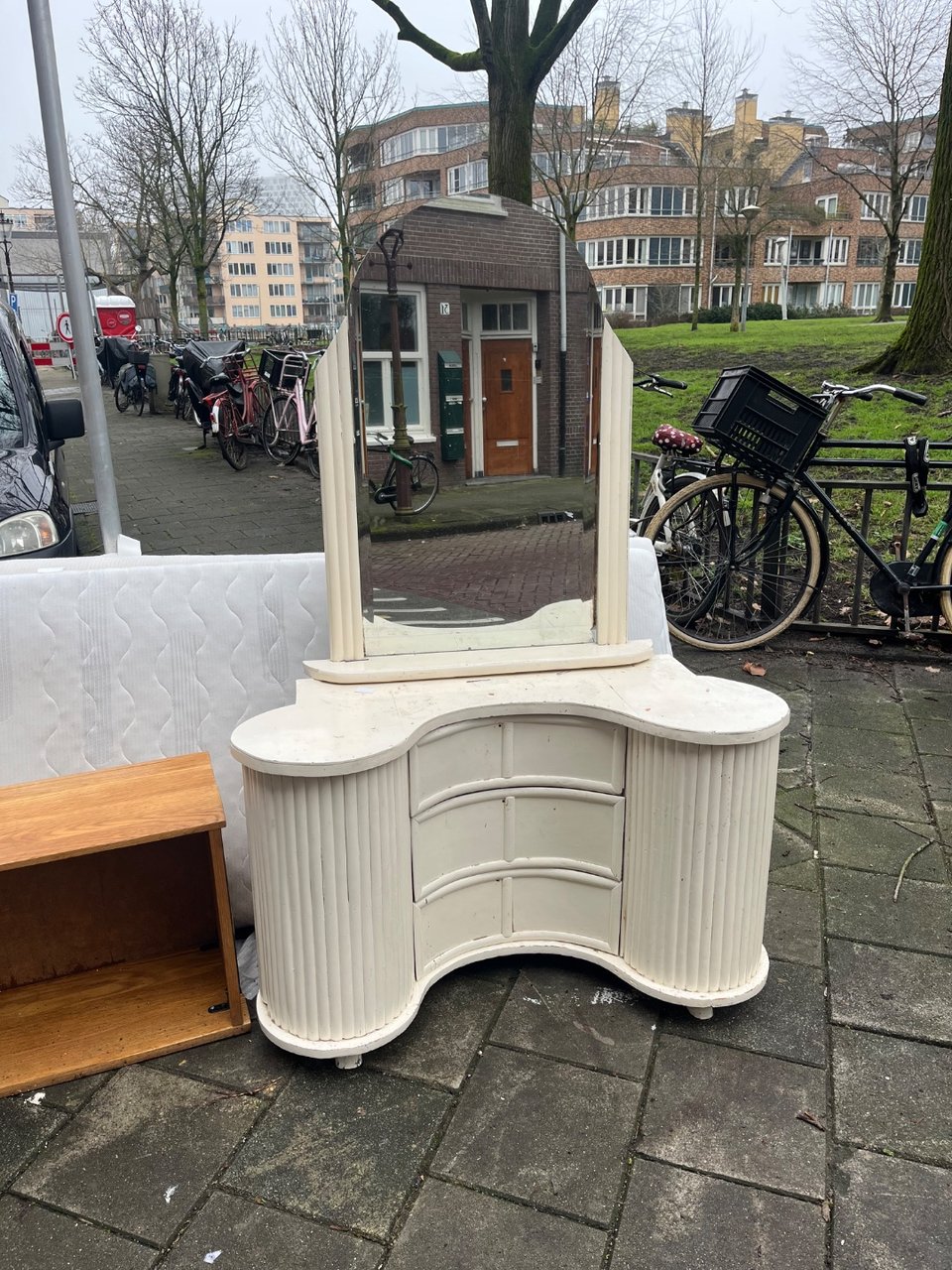 Vintage white vanity