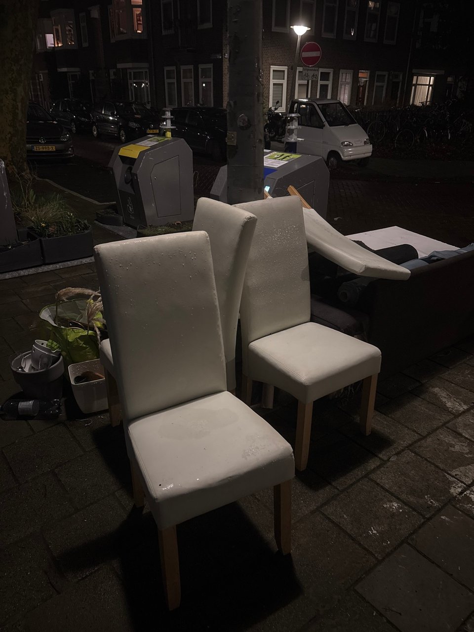 White chairs x4
Sofa
Carpet
Rug