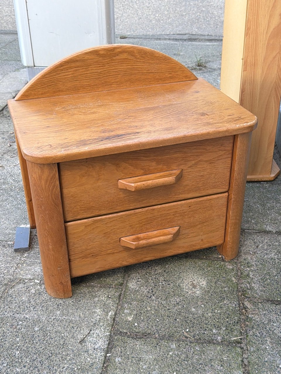 Beautiful (heavy!) small chest of drawers / nightstand 🫶🏽