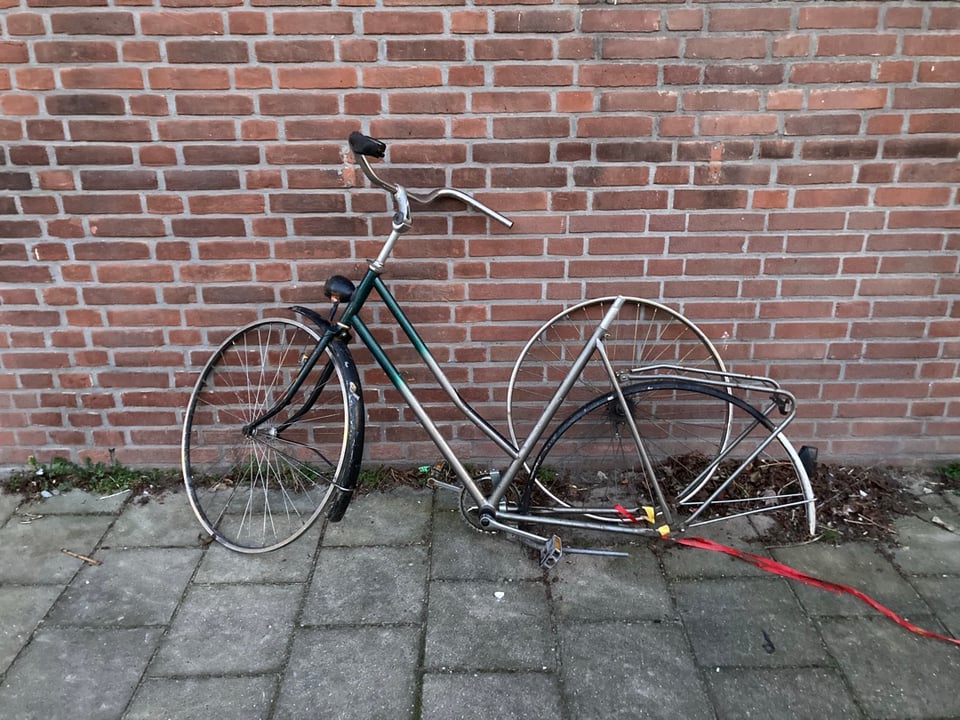 Bike frame and parts, good condition but needs quite some work