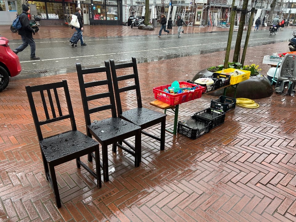 Gratis spullen bij het Afvalpaleis, tot 17 uur. Kleine gift wordt gewaardeerd voor de huur van ons pand. Volg ons ook op Instagram.