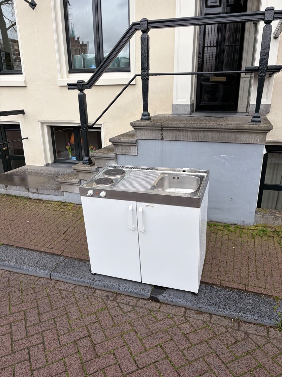 Easy for students? Kleine koelkast met vriesvak links