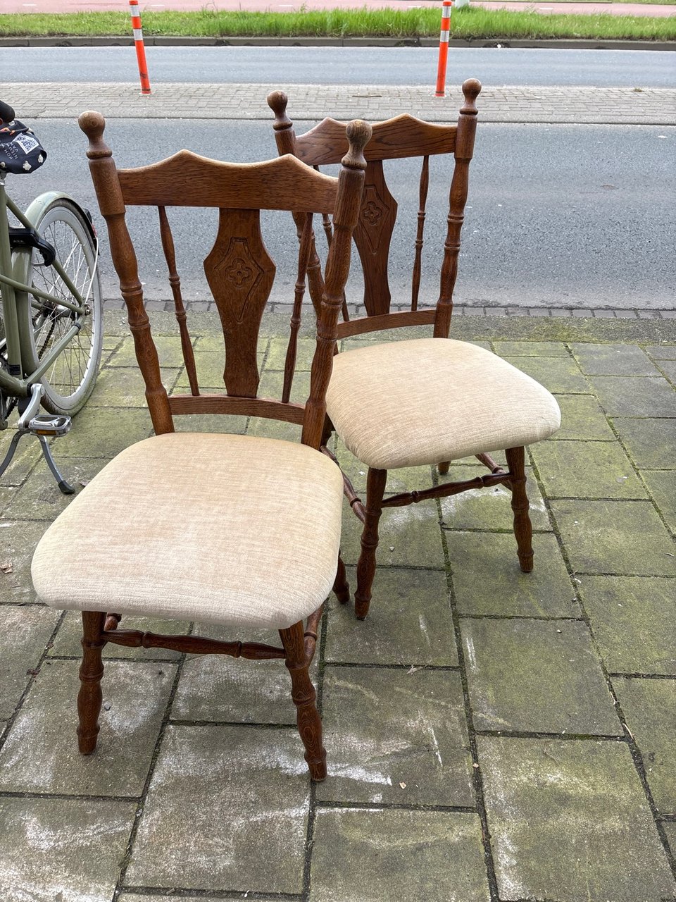 2 chairs in good shape