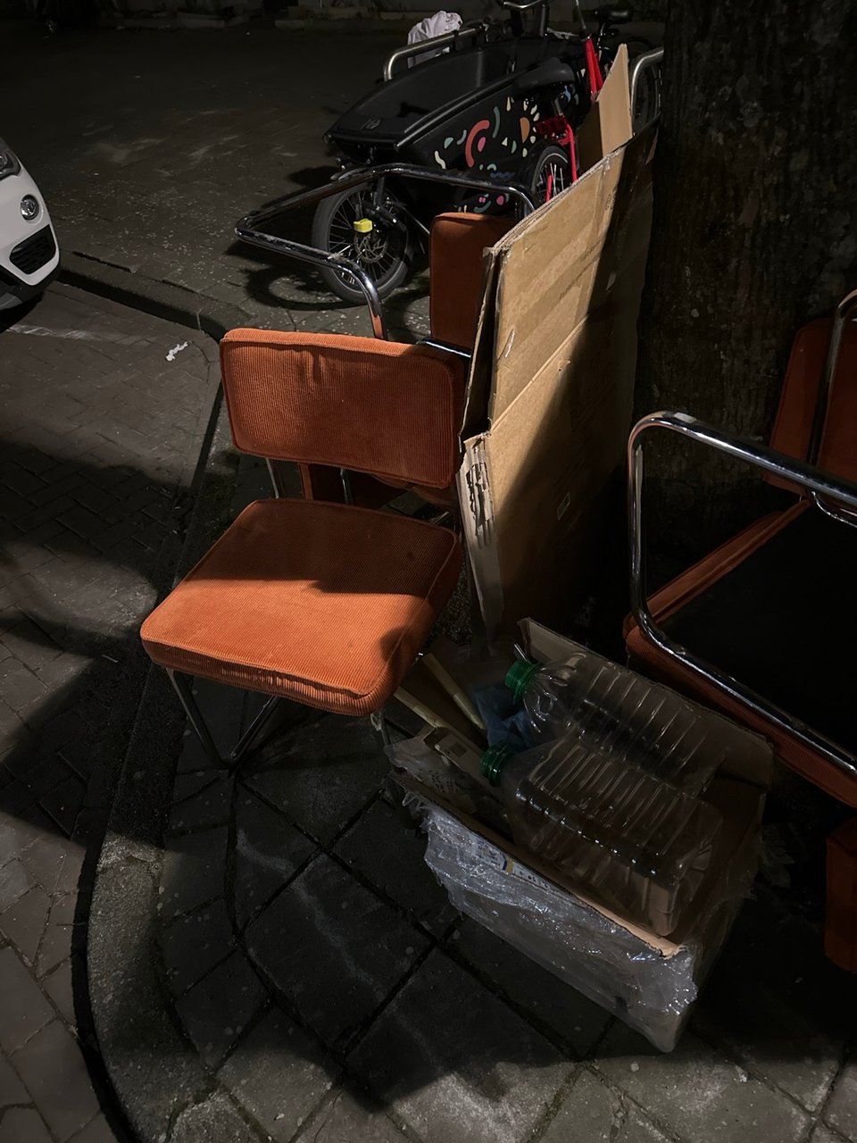 5 orange chrome velvet chairs, really nice !!!! Clean, good quality