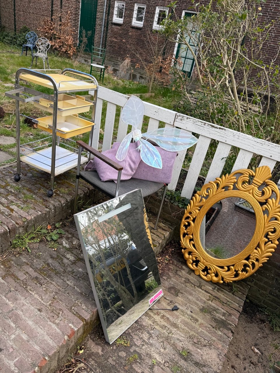 Ziekenhuis trolly, stoel, en spiegels