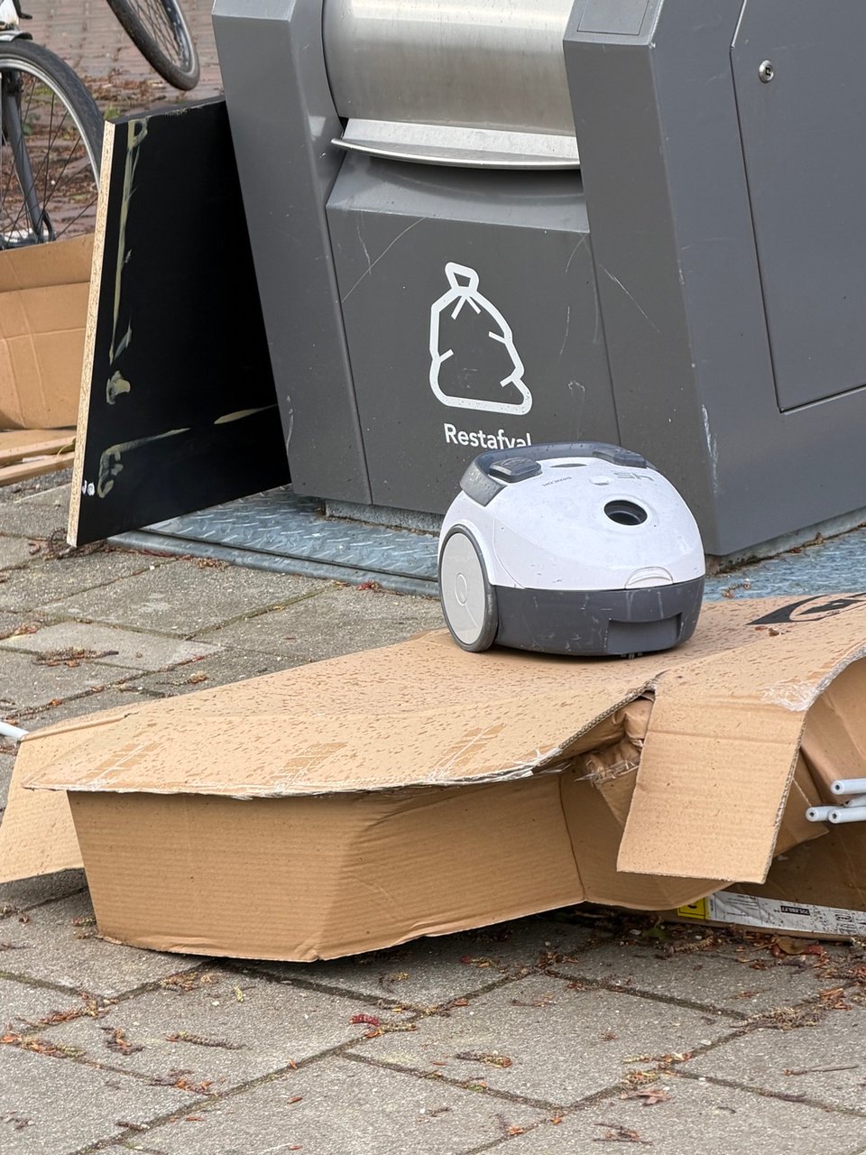 Little vacuum looking for a new home