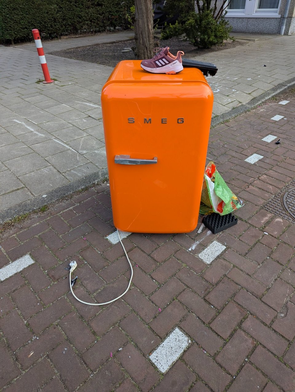 Smeg koelkast. Geen idee of ie werkt.