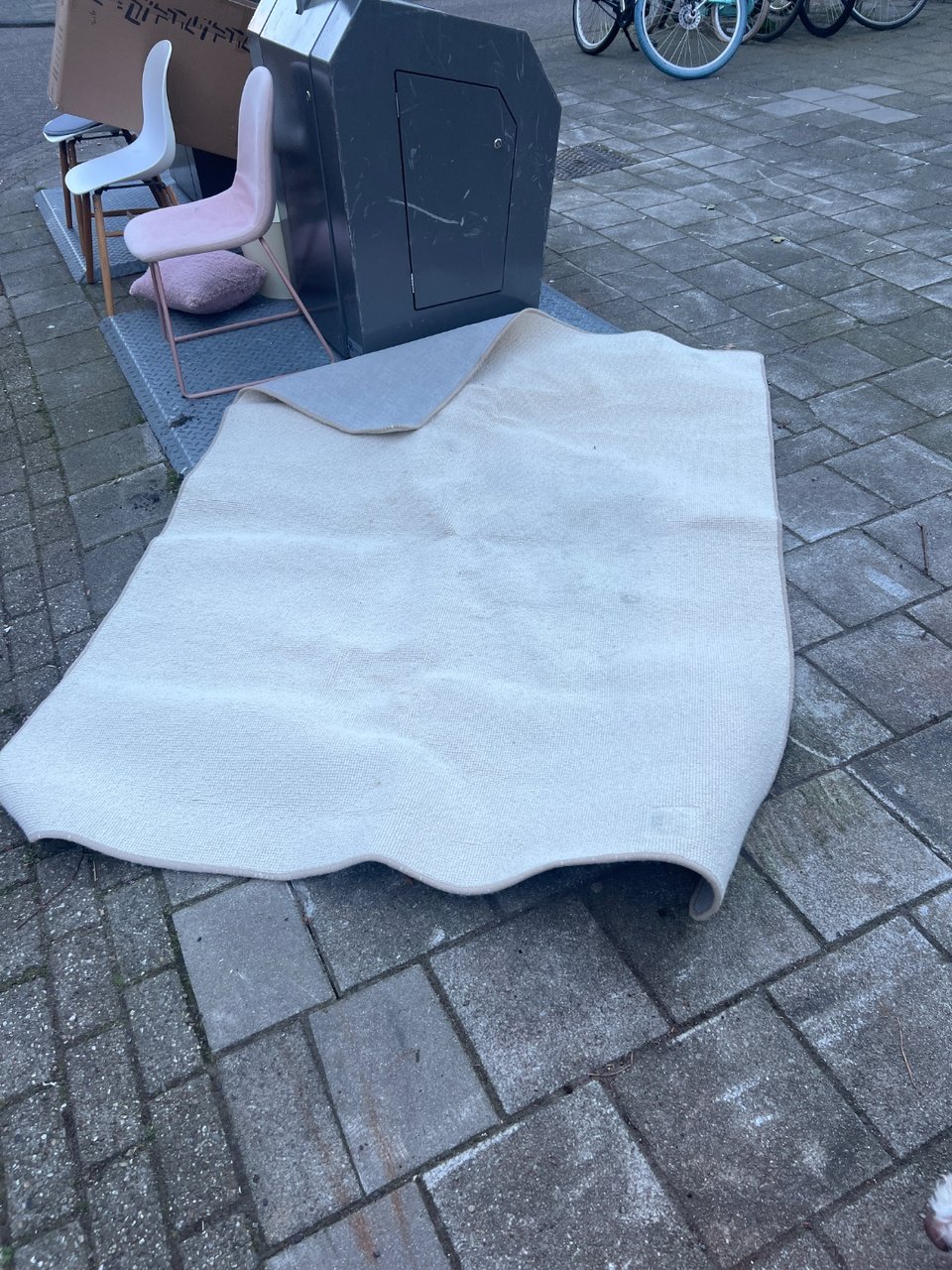 3 chairs and 1 wool mix carpet 1.5x2