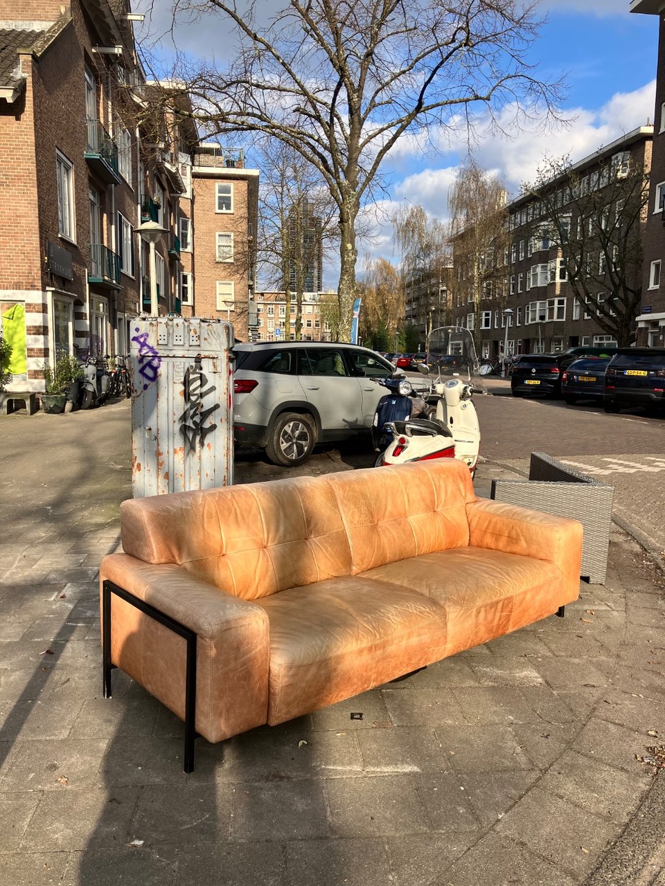 Looks like a very good leather sofa
