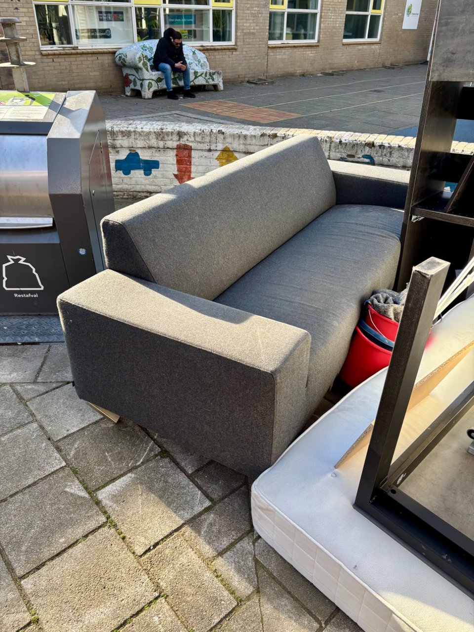 DANCA Sofa. Looks to be in good shape