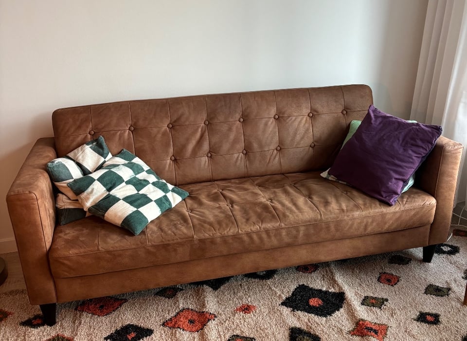 Couch with hocker available, one foot broken but can be taken off and is not necessary