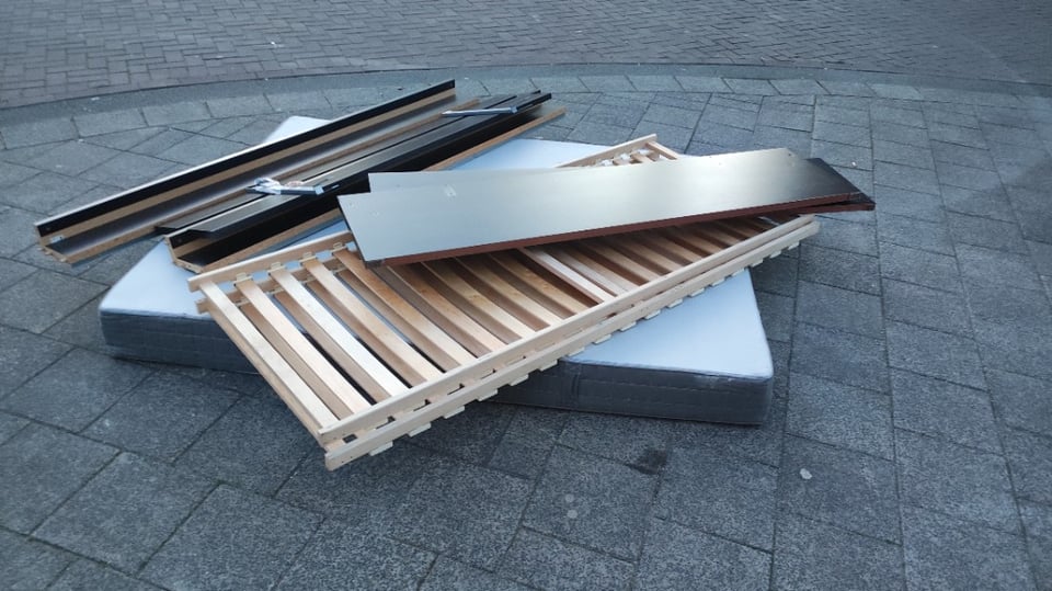 Ikea Bed + mattress, screws included! Kruithuisstraat