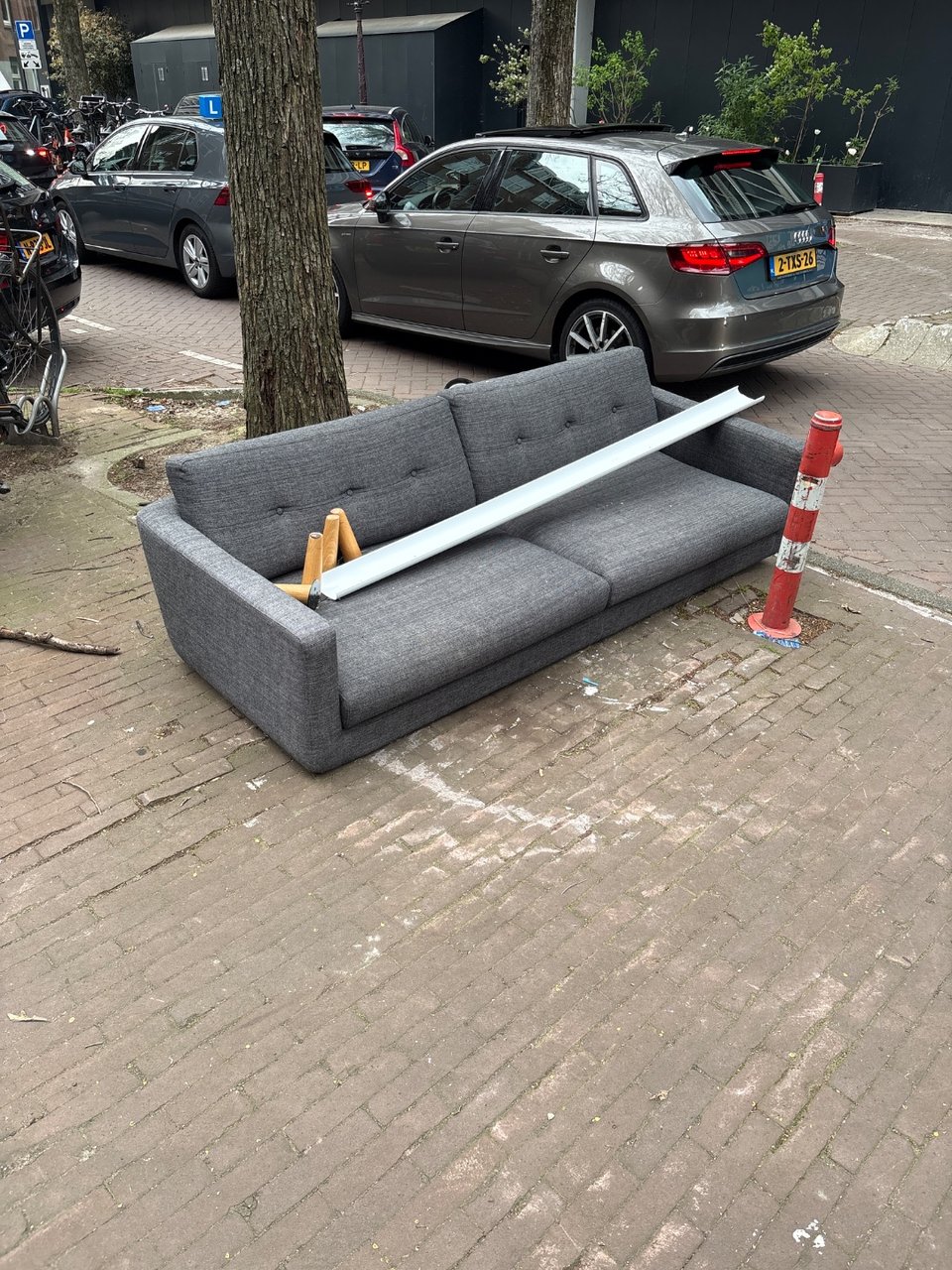 Nice sofa. Looks in good shape