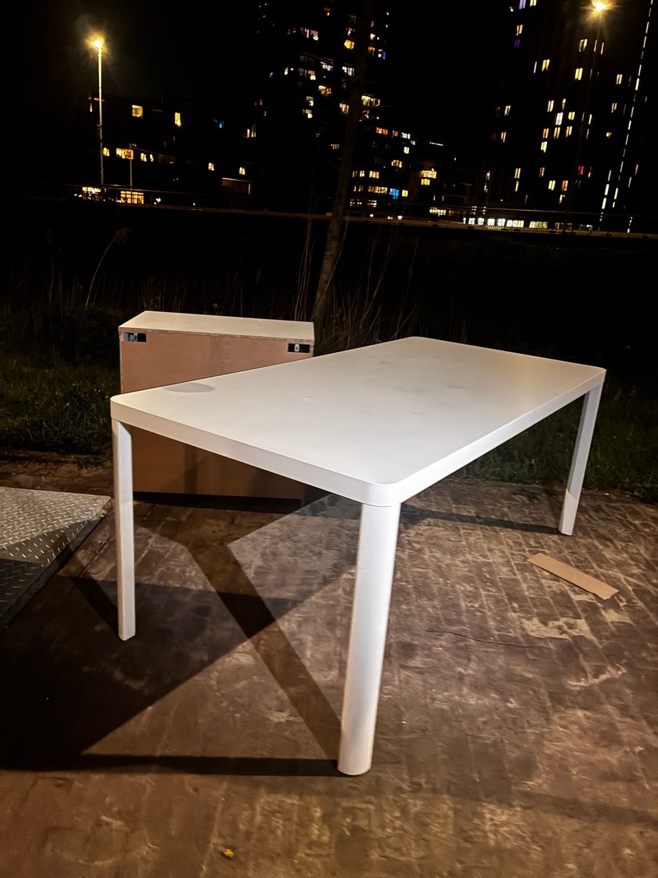 Multiple decent furniture peaces! Table, some small tables and shelves, small trash cans, bucket etc.