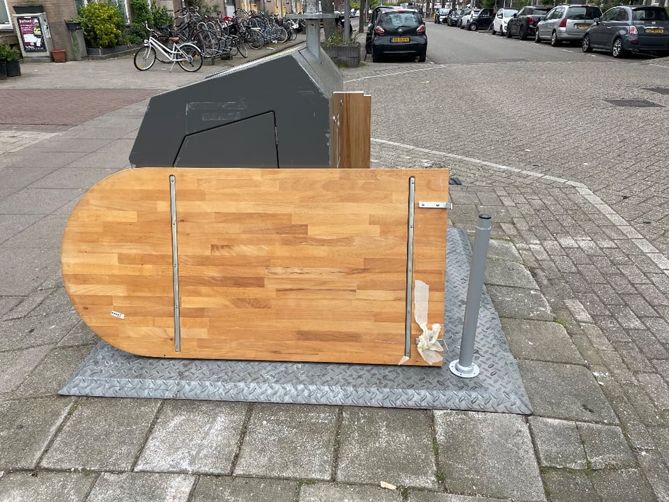 (Bar) table with foot and hardware

IKEA Ivar shelf 50-79 cm