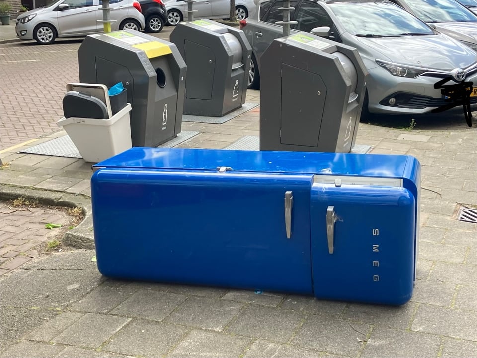 The Smeg icon in blue.