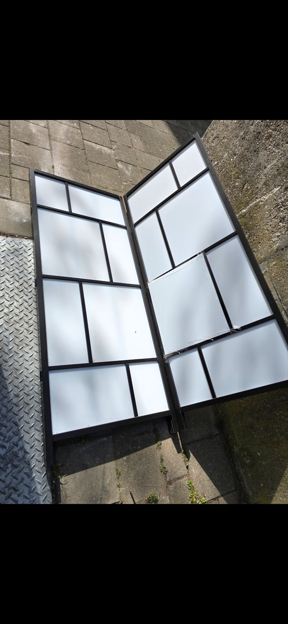 Room divider with 3 panels