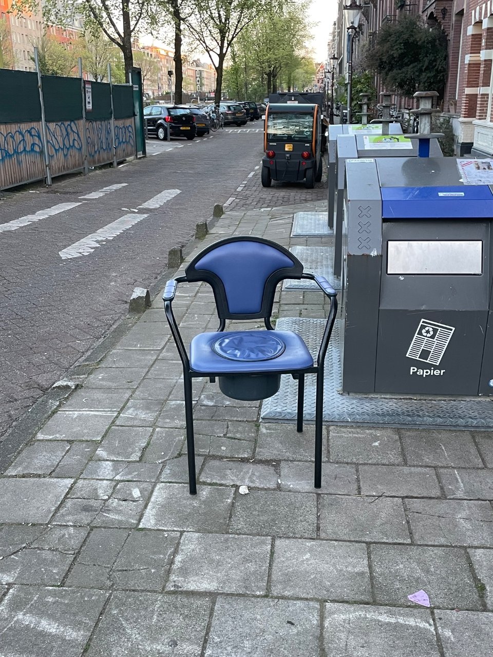 Poepstoel zonder gebruikssporen.