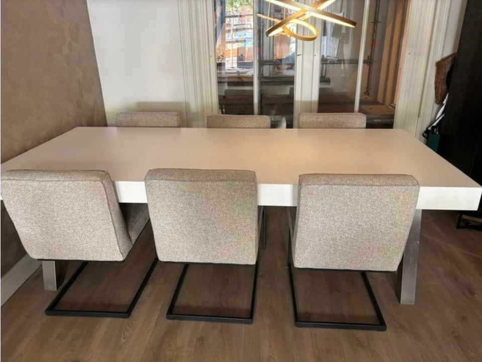 Supergrote eettafel / werktafel 
Afmetingen:
2m50 x 1m10
Hoogte 76 cm

Let op: blad is heeeeel zwaar
