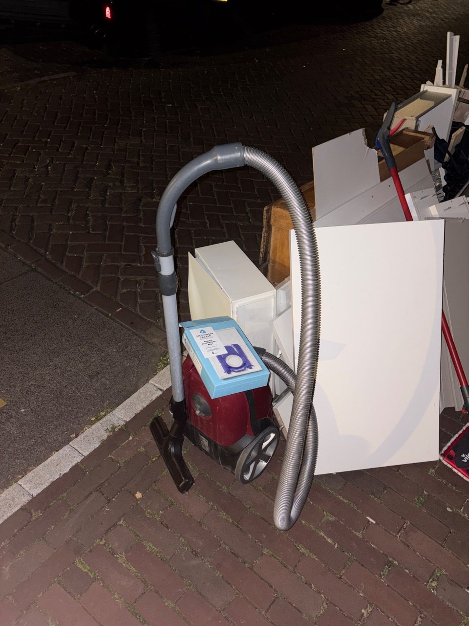 Vacuüm, still works! Including bags.