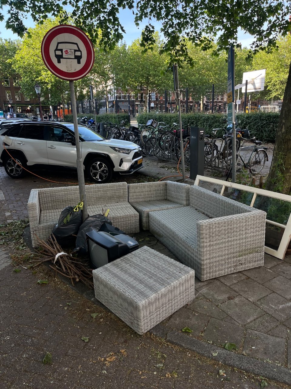 Gratis op te halen! Mooie tuinset (kan wel een drukspuijtje gebruiken)