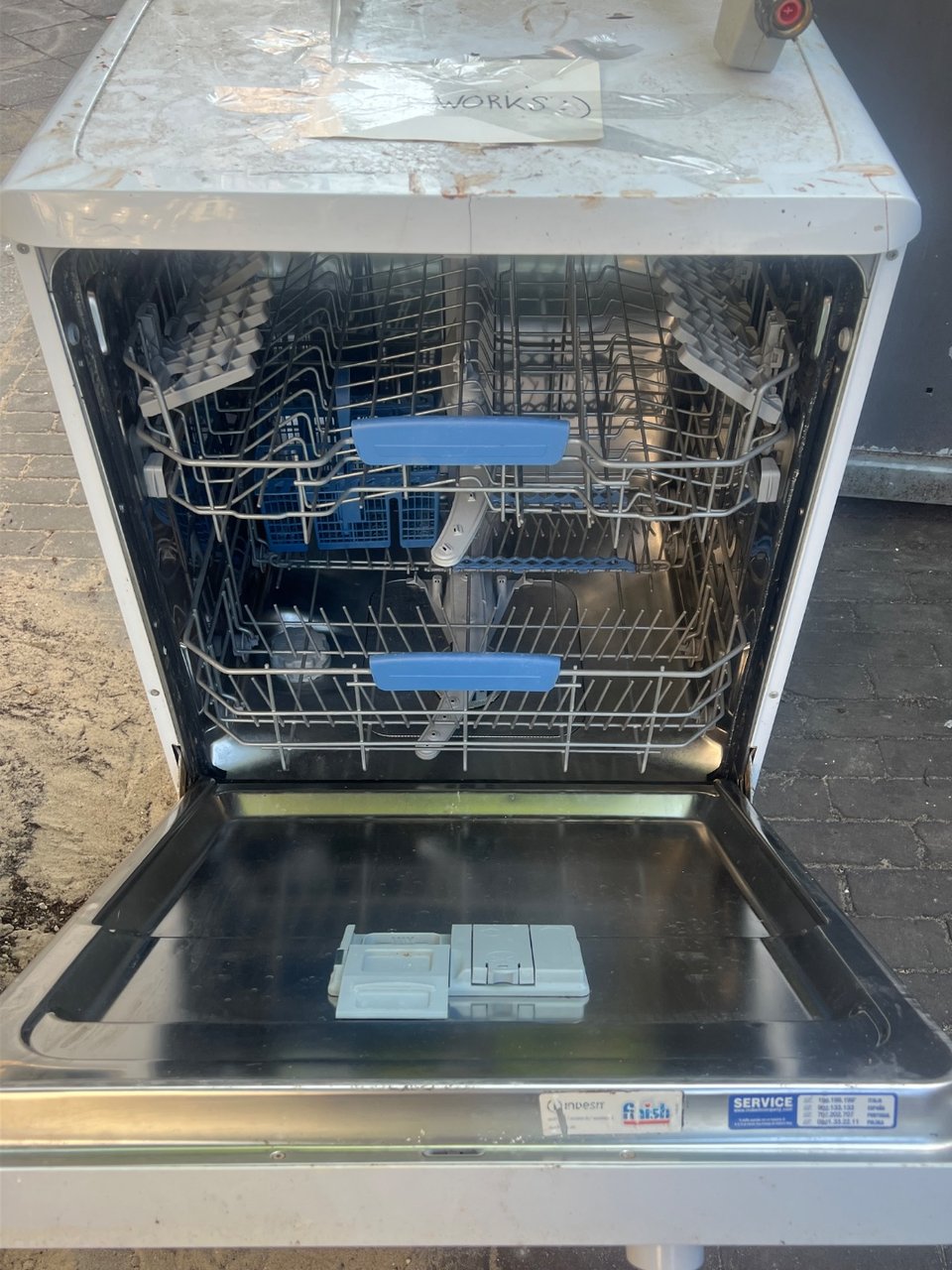 Working dishwasher
