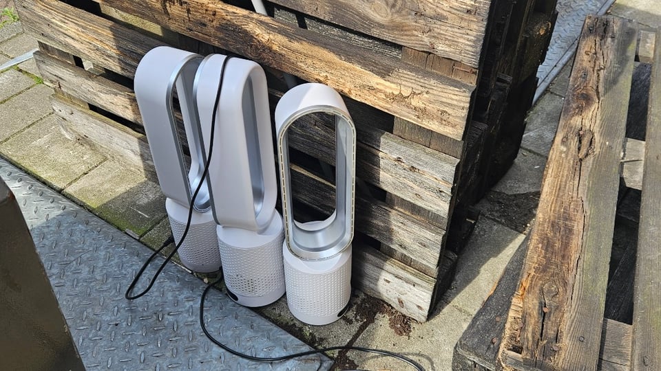 3 small fans. Not sure if they work.