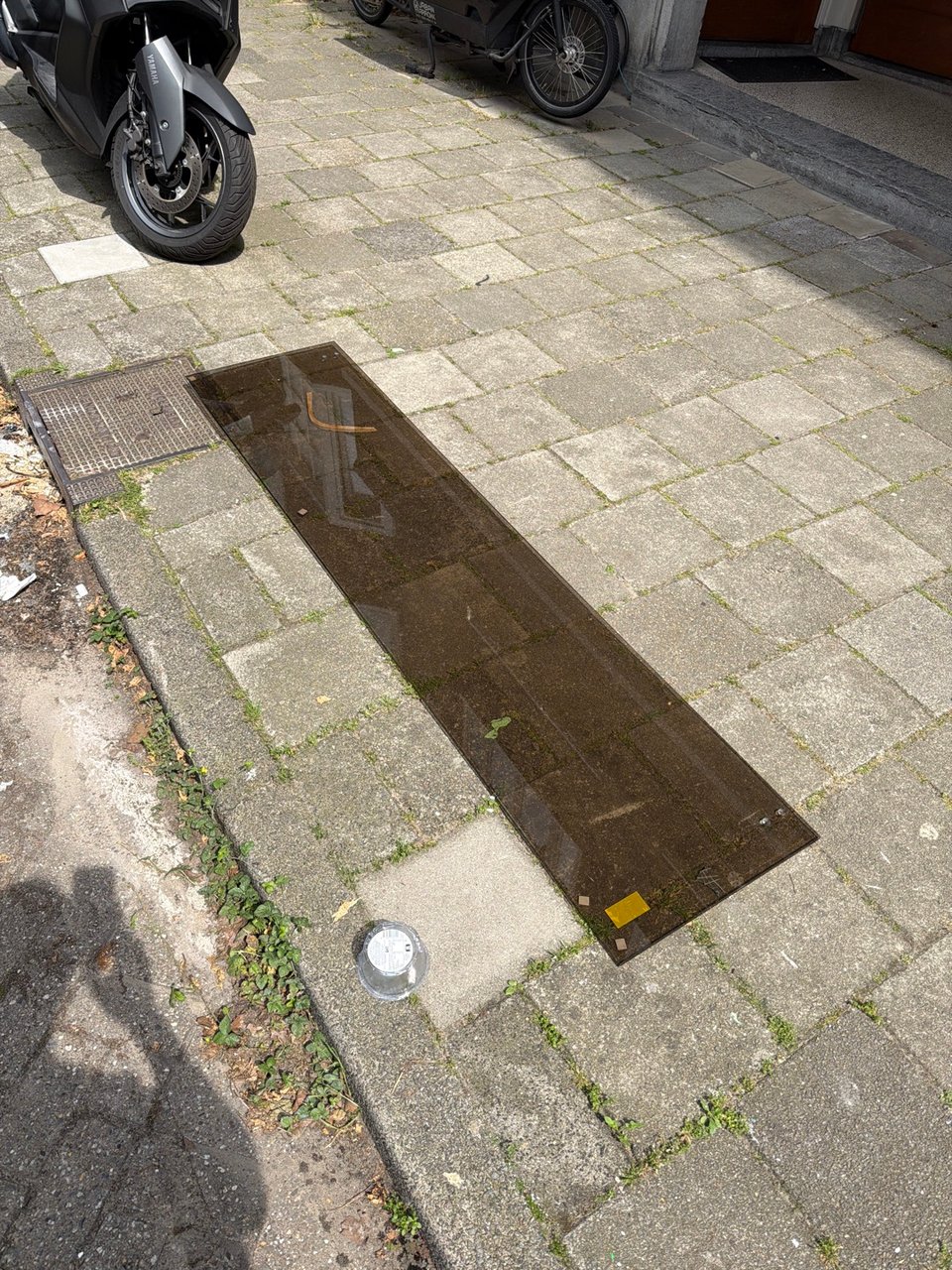 Tinted glass panel, new. The garbage collector did not want to take it.
