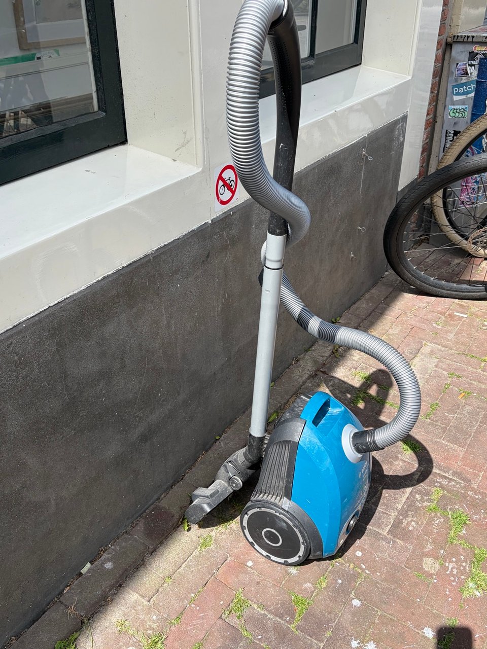 Working vacuum cleaner