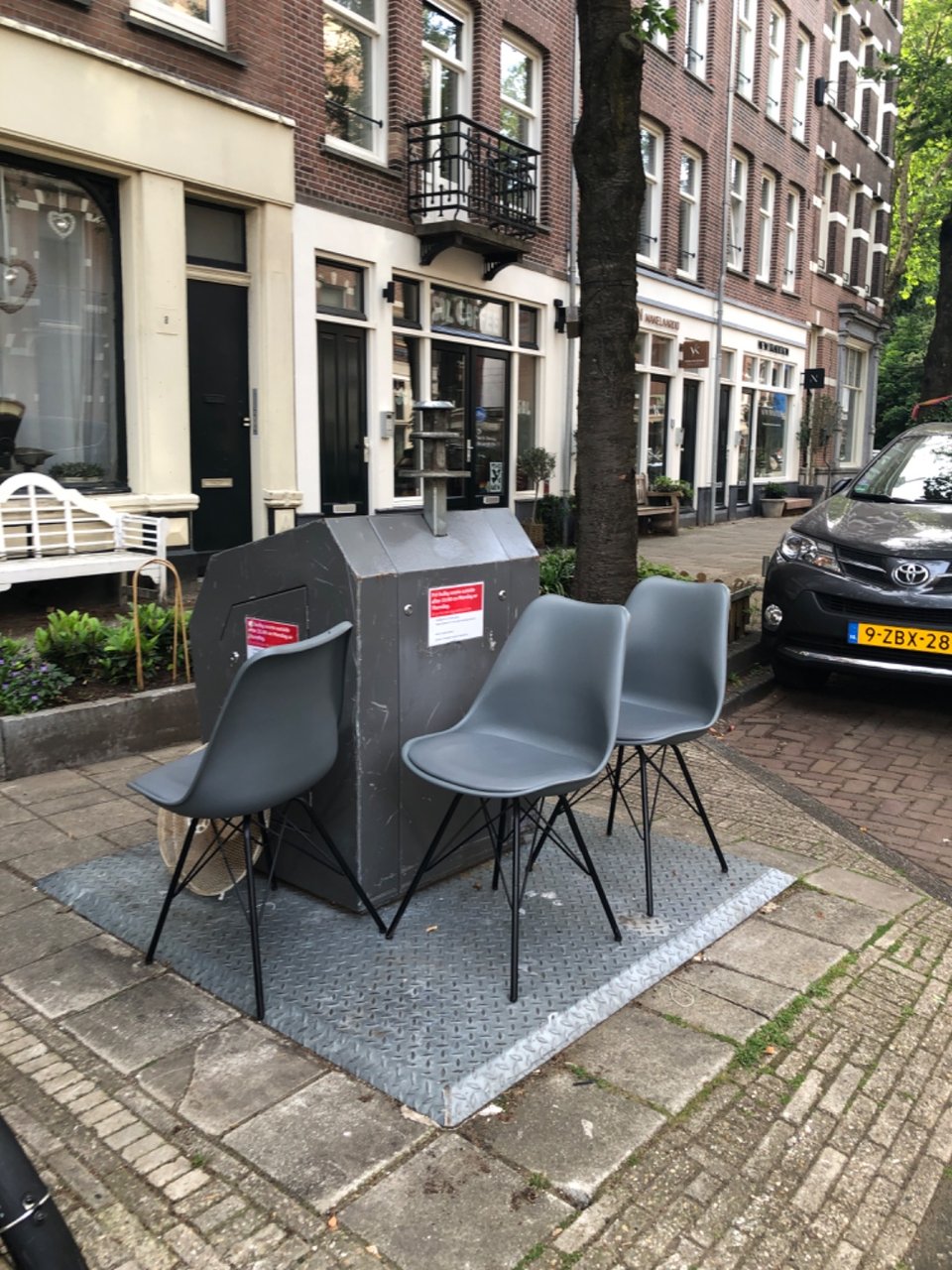 Drie stoelen, chairs