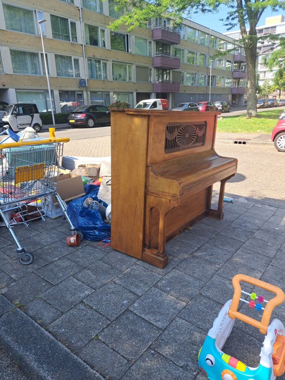 Piano and sn bunch of other stuff. Piano works    posted by REdits