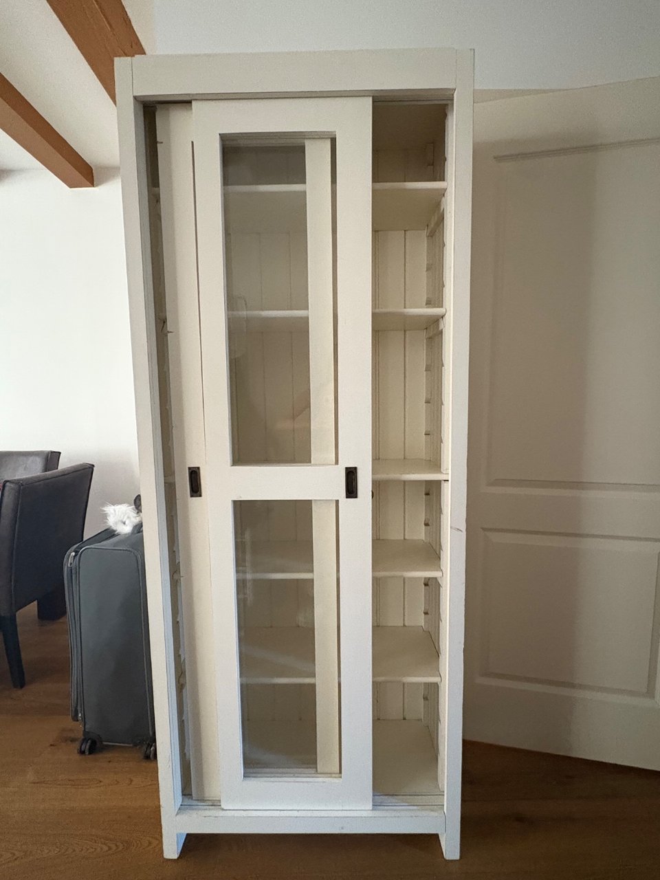 Hello! Sending my wardrobe for free! send message to +39 3664316044