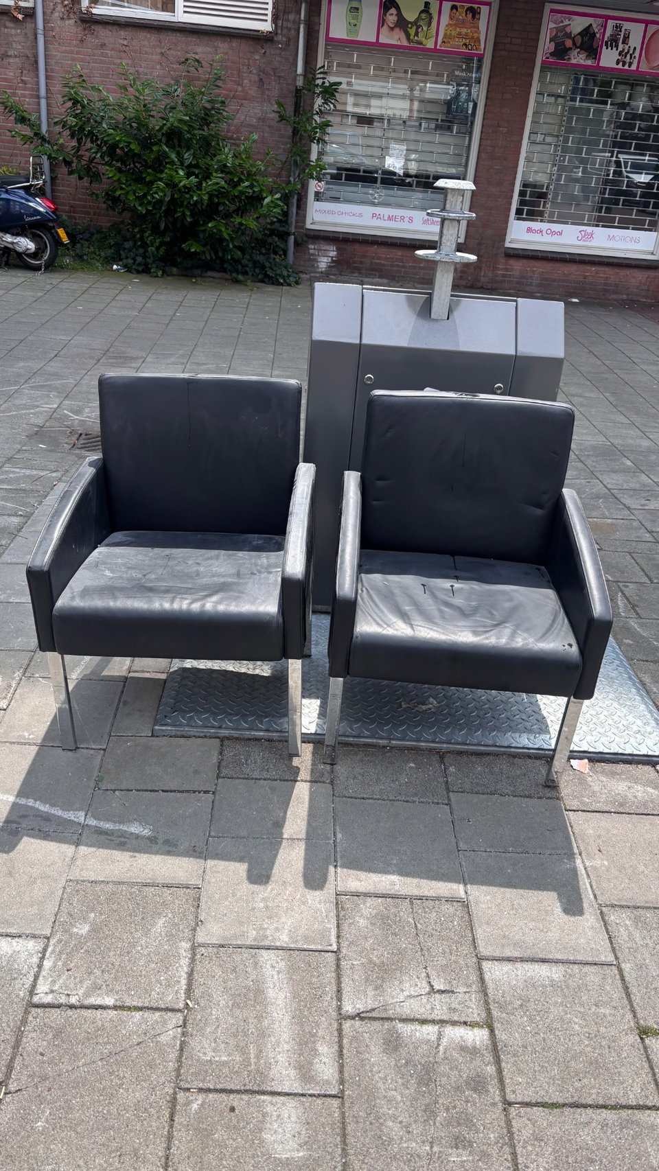 Leather chairs dusty but great condition