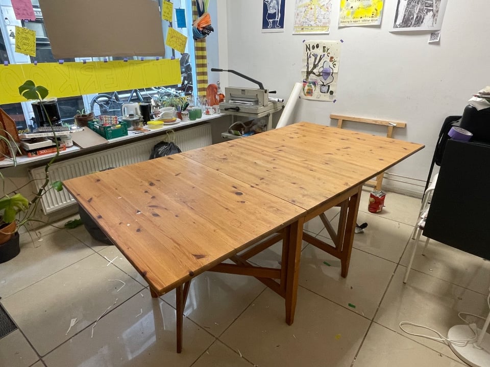 Beautiful vintage ikea table, folds in three parts. Measurements (fully unfolded): 200cm by 106cm, height 71cm. pickup @Sint Jansstraat 61 before sunday 28 june. contact +31655943138
