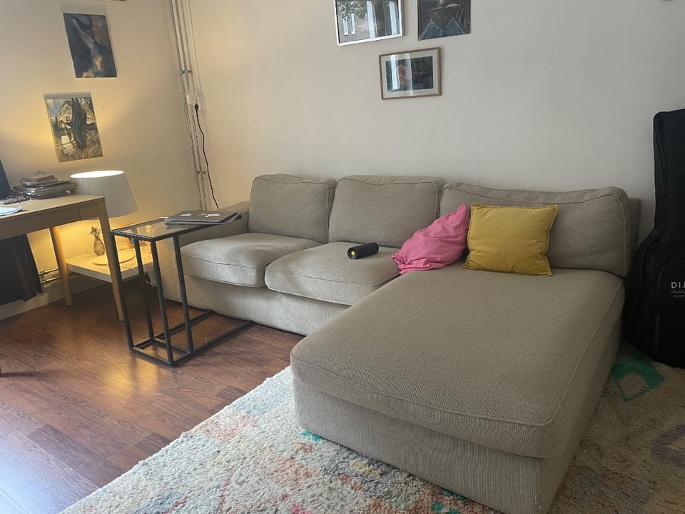 Sofa 
Must go asap
Between 26th and 28th june from the adress
Pick up only contact me