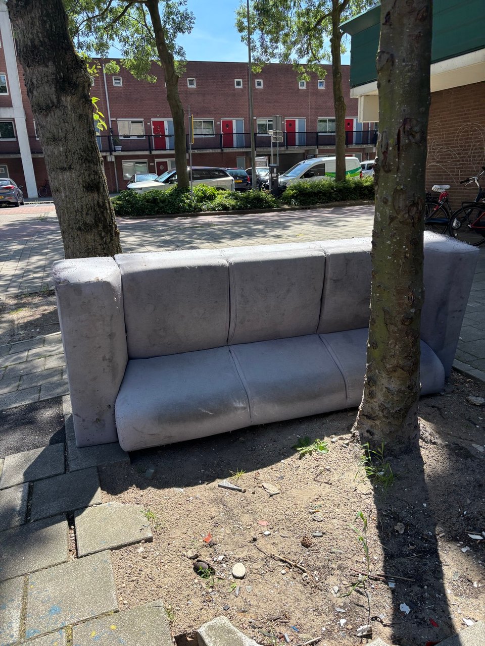 Bank buiten bij Loenermark 3