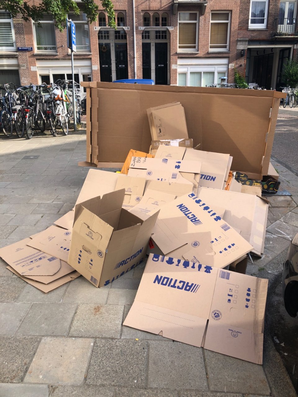 Lege verhuisdozen in goede staat/ empty cardboard boxes used once