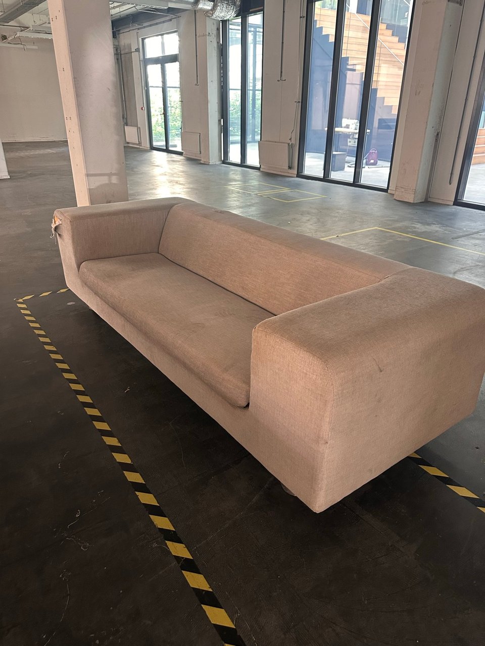 Beautiful designer couch. 

Montis.  It needs to be refurbished! 
Pick up. Tomorrow between 17/18 hour.