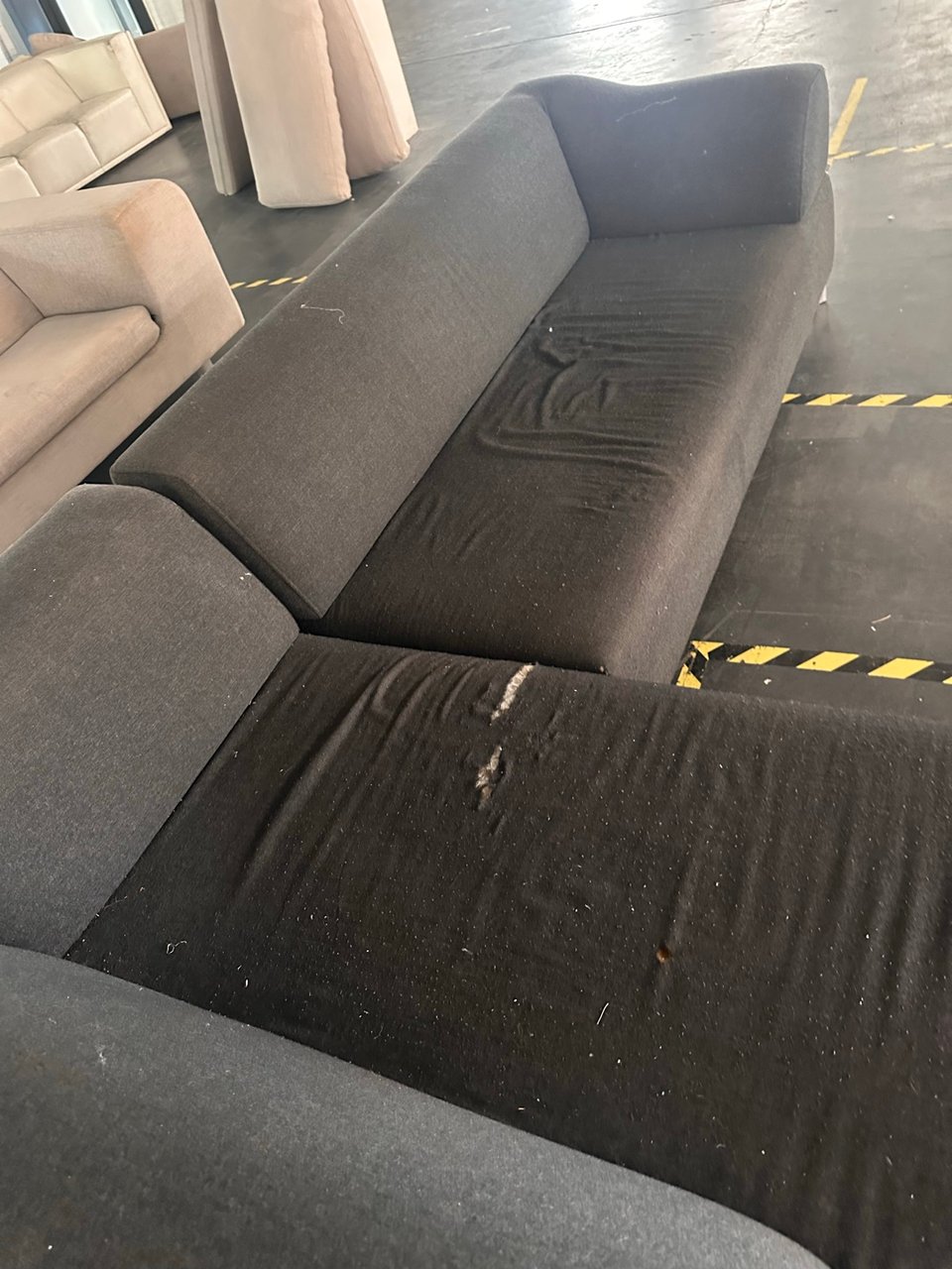 Pick up tomorrow between 17-18 hour 

Leolux Faya Lobi 
Needs to be refurbished