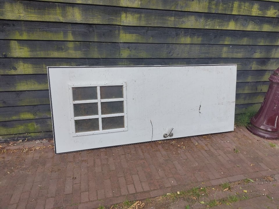 external door, 2330x930x45mm needs to picked up before the end of the week. hone is gone.