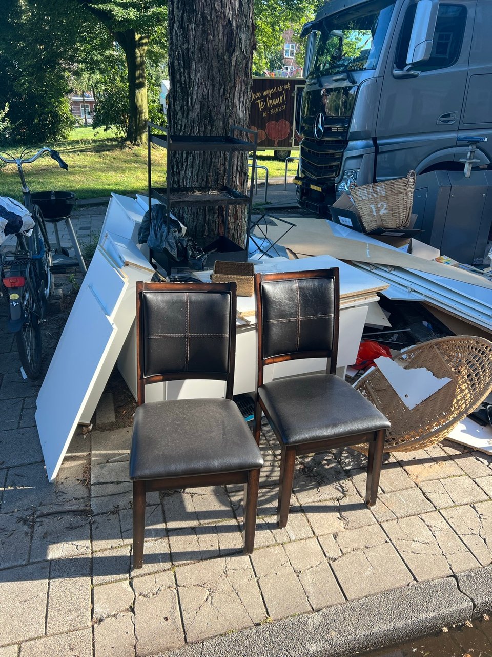 Very nice chairs, please don’t separate them