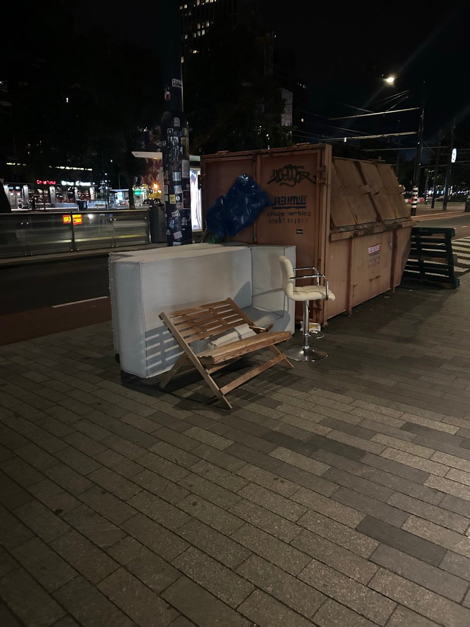 2 delen bank voor binnen, houten buitenbankje en barkruk