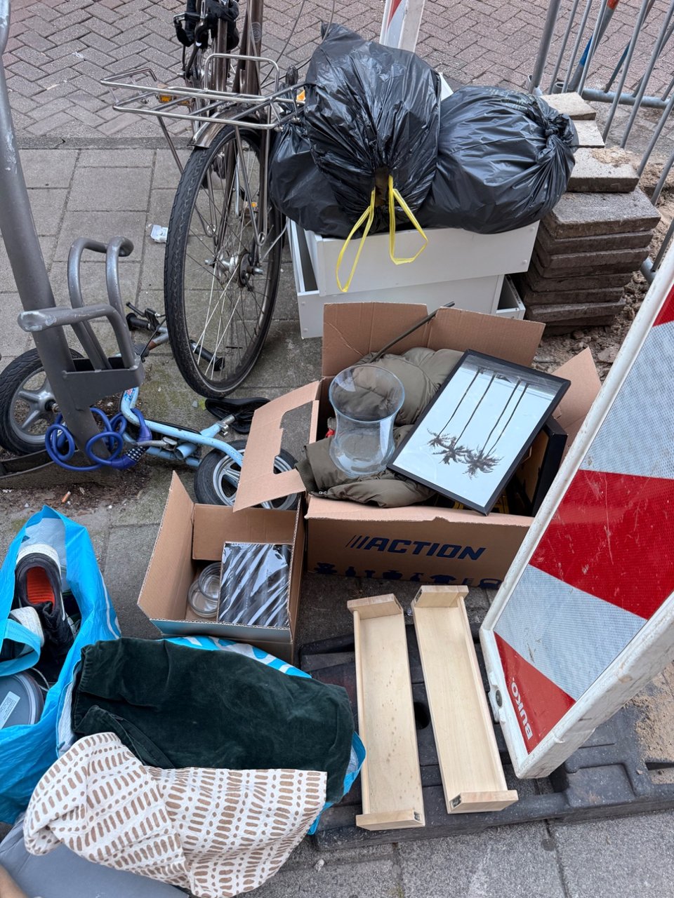Everything in good condition. Jackets, vase, photo frames, ikea wall frames. (Also paint)