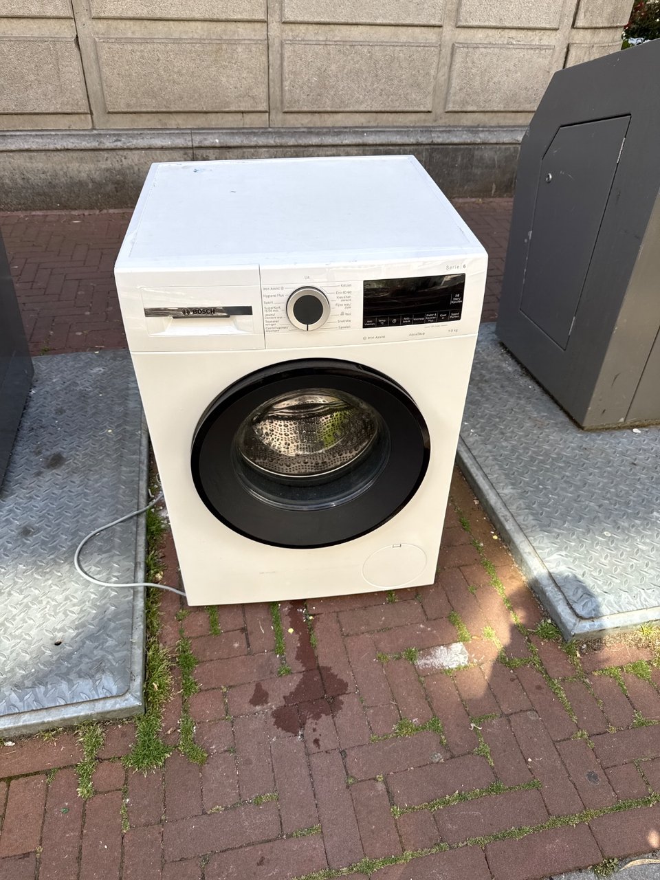 a washing machine. i dont know if it works.